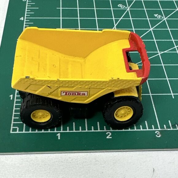 Tonka Hasbro 2005 Dump Truck Toy Yellow/Red‎ 2.5" Long Plastic/Diecast Maisto - Picture 8 of 9